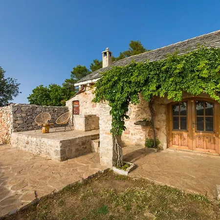Humac Hvar Feriehus